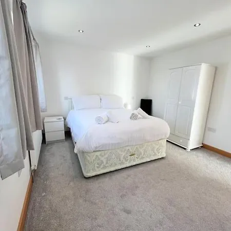 Caledonian House - Newquay *